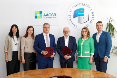 Memorandum o spolupráci v oblasti vzdelávania a vedecko-výskumných aktivít Ekonomickej univerzity v Bratislave a UniCredit Bank Czech Republic and Slovakia.