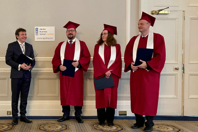 Čestný doktorát z Apsley Business School London získali naši kolegovia